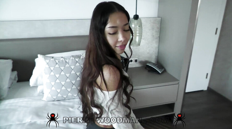 Вудман трахает во все щели азиатку Лиа Лин