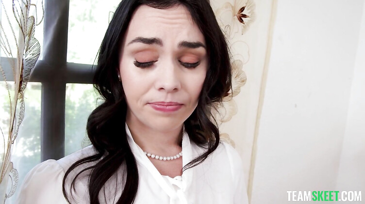 Отец мужа лишает невестку анальной девственности