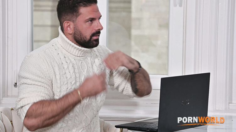 Пара снимает квартиру: двойной анал от бойфренда и риэлтора