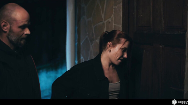 Заморозка времени: бомж ебет телку с битой до оргазма