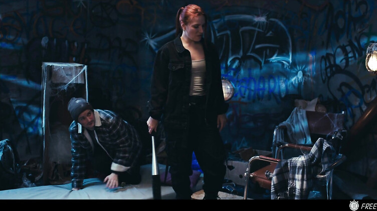 Заморозка времени: бомж ебет телку с битой до оргазма