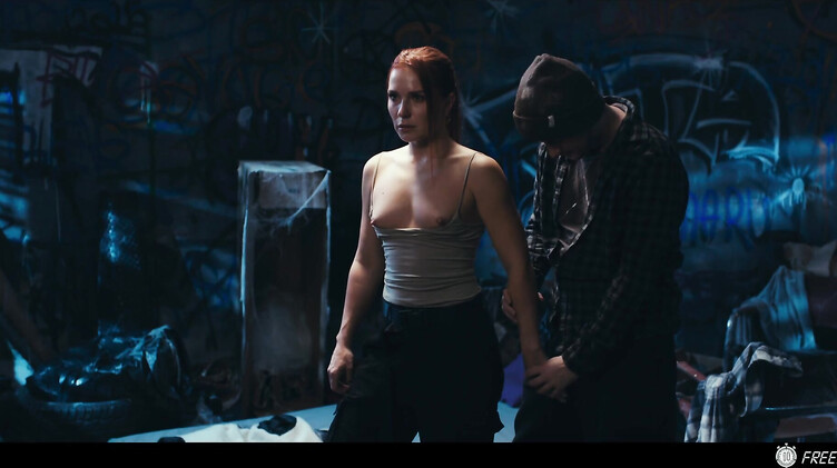 Заморозка времени: бомж ебет телку с битой до оргазма