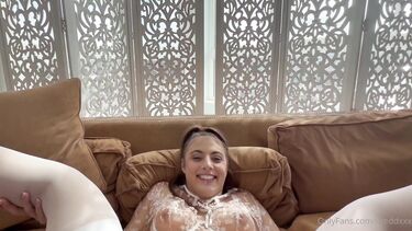 Огромный член негра гуляет из узкой жопы в рот и обратно