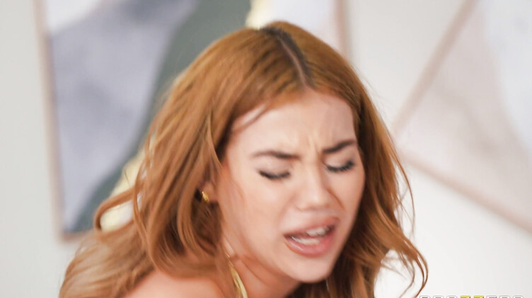 Полицейский анально отымел нимфоманку после грабежа