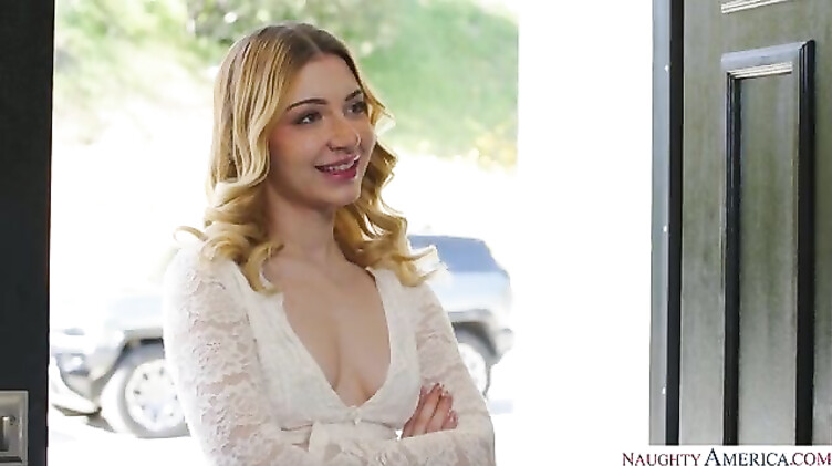 Фанатка без трусиков соблазняет на еблю звезду супербоула