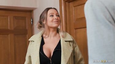 Муж дрючит молодую любовнику и едва не палится перед женой