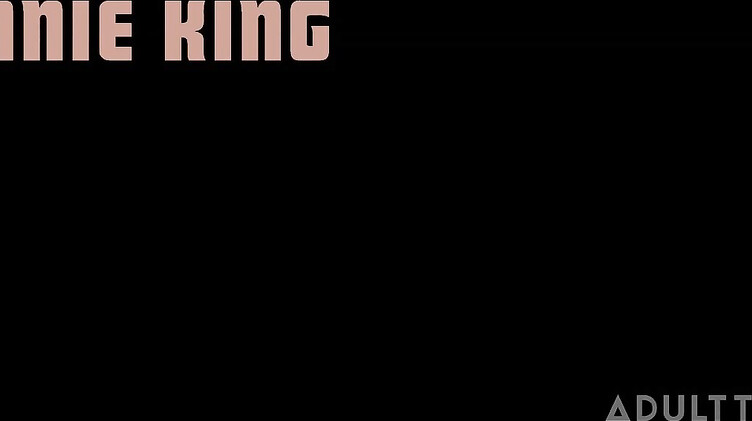 Lez Be Bad: Двойное проникновение страпонами в соседку от пары лесбиянок