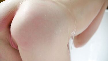 Мастурбирующая и кончающая Валерия для Hegre