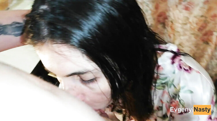 Хочешь я приласкаю тебя? Пикантная домашка с громкой русской брюнеткой Настей