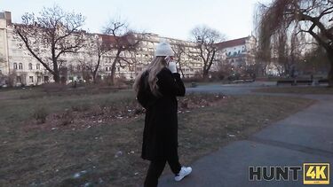 За деньги стал куколдом на поводке и смотрел за изменой жены