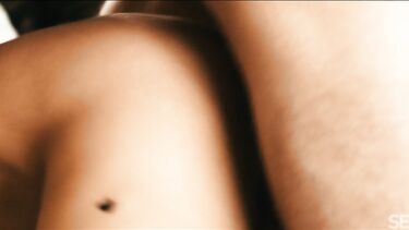 Красиво и со страстью шпилит брюнетку после массажа