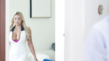 Сайбер Долл нюхала трусы пасынка, пока не оказалась на его хуе