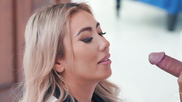 Сайбер Долл нюхала трусы пасынка, пока не оказалась на его хуе