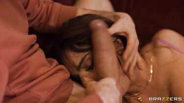 Раисса Беллини ебется в ЖМЖ на студии звукозаписи