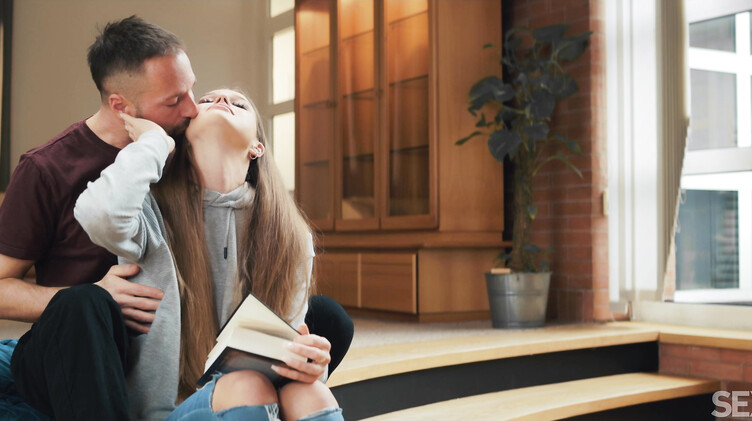 "Мы сами пишем свою историю" - эрофильм с Оливией Спаркл