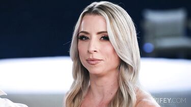 Два негра прут чужую жену сексваф на глазах ее мужа