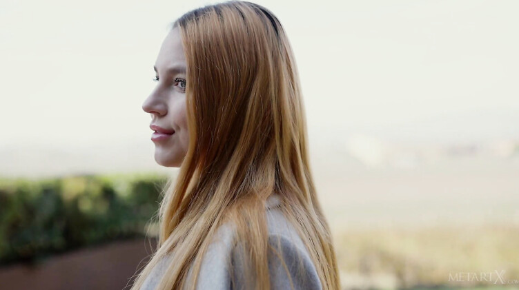 Лея Десантис содрогается от оргазма от пальчиков и вибратора