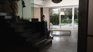 Sabien Demonia: Футджоб с пухлой тату неформалкой Сабьен Демониа и камшот на ножки