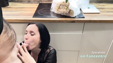 Зетратион по-быстрому отсосала фанату за букет на День Святого Валентина