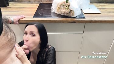 Зетратион по-быстрому отсосала фанату за букет на День Святого Валентина