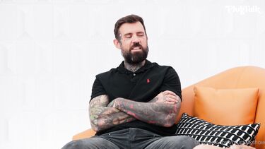 Девка сосет два члена: Плаг Толк: два парня страстно дерут рыжую мамочку Мэдисон Морган