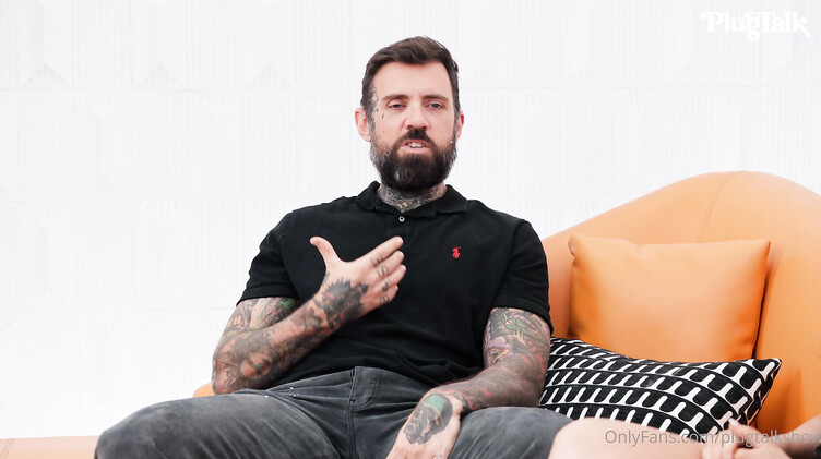 Плаг Толк: два парня страстно дерут рыжую мамочку Мэдисон Морган