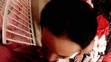 Сексвайф Вероника развлекается, пока мужа нет дома и снимает видео отчет