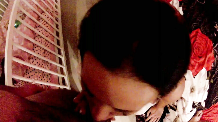 Сексвайф Вероника развлекается, пока мужа нет дома и снимает видео отчет