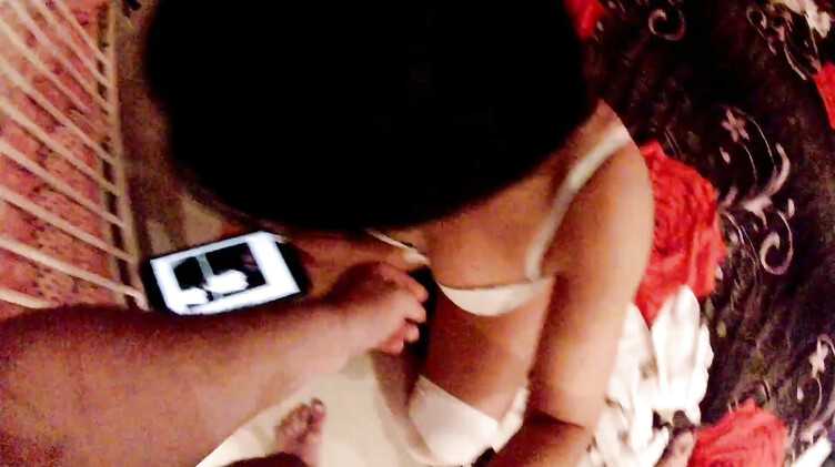 Сексвайф Вероника развлекается, пока мужа нет дома и снимает видео отчет