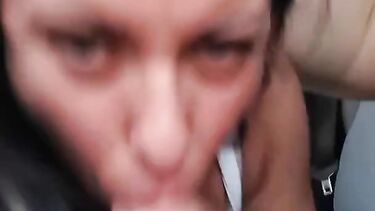 Секс с русской в машине: Русская сексвайф Вероника сосет член иностранцу в машине