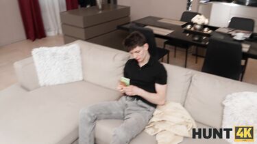 Куколд смотрит и страдает, как жена расплачивается пиздой за долги по квартире