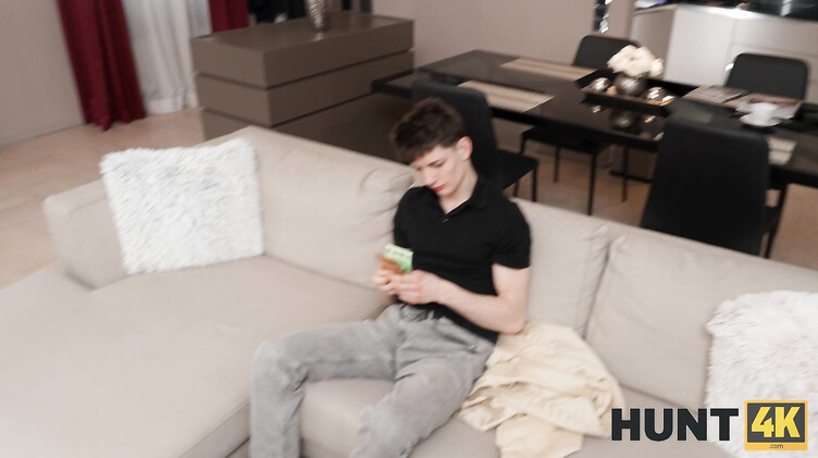 Продал жену: Куколд смотрит и страдает, как жена расплачивается пиздой за долги по квартире