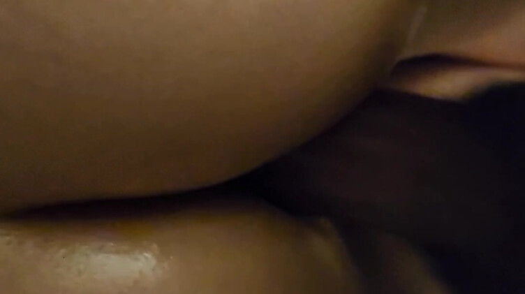 Связал Вике руки за спиной и трахает в анал с окончанием