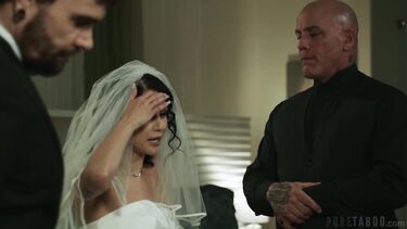 Зрелый и молодая: Семейный ритуал: оец трахает невесту сына в первую брачную ночь