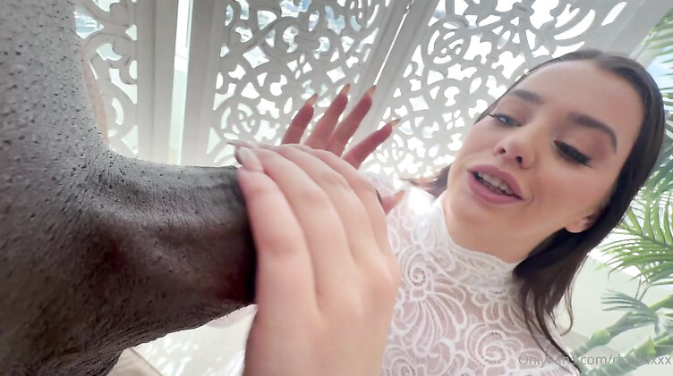 Африканец Дредд с огромным копьем пронзает киску жопастой Сами Хейз