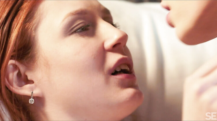 Эротическое лесби с Рикой Фине и Черри Краш