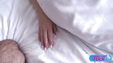 Анальный МЖМ Луны Долл и моча в рот на утро после кастинга Вудмана