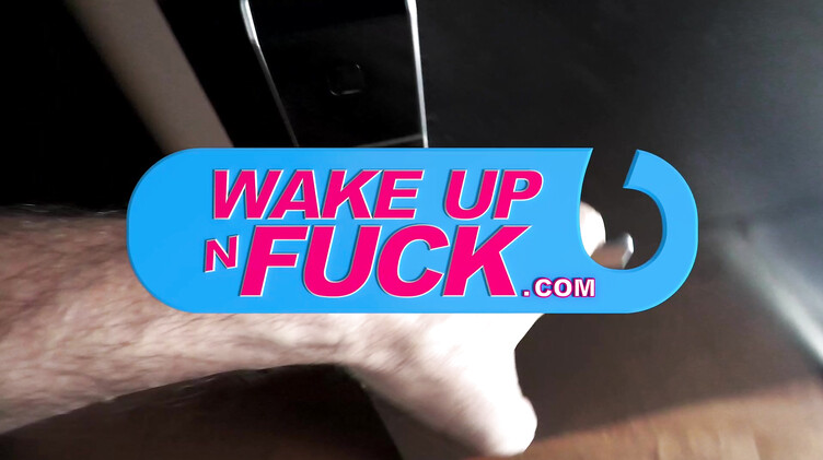 Анальный МЖМ Луны Долл и моча в рот на утро после кастинга Вудмана