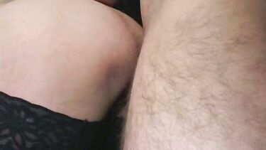 Зрелая и молодой: Два русских недоросля ебут стремную зрелку на кухне