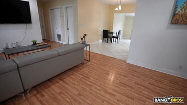 Раисса Беллини итальянская служанка с большой жопой трахается с риелтором