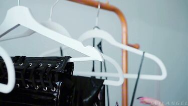 Нимфоманка: Грубая анальная ебалка для сочной сиськастой шлюшки Авиана Виолет