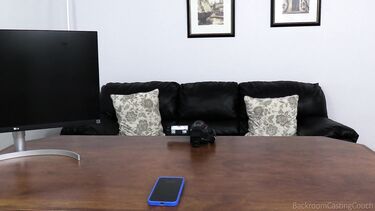 Luna Lovehard: Анальный кастинг 21-летней ассистентки стоматолога в брекетах