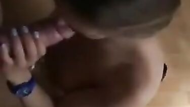 Ксения медленно и нежно сосет член ебаря крупным планом