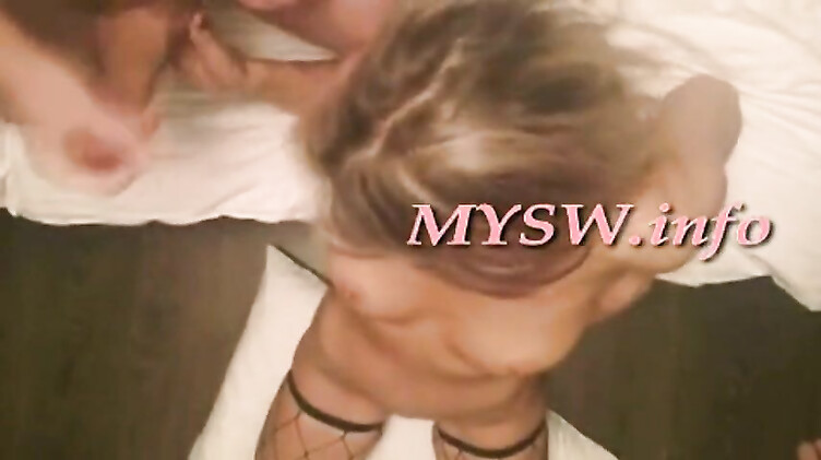 Сексвайф RealFeel обслуживает ротиком толпу мужчин