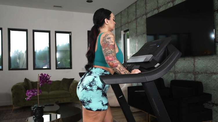 Жопастая Пайтон Пресли сидит жопой на лице и получает анилингус