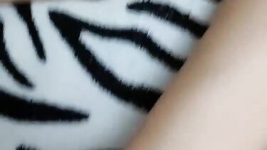 Ужин чмошника: муж куколд вылизывает сперму любовника из пизды жены