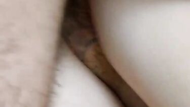 Ужин чмошника: муж куколд вылизывает сперму любовника из пизды жены