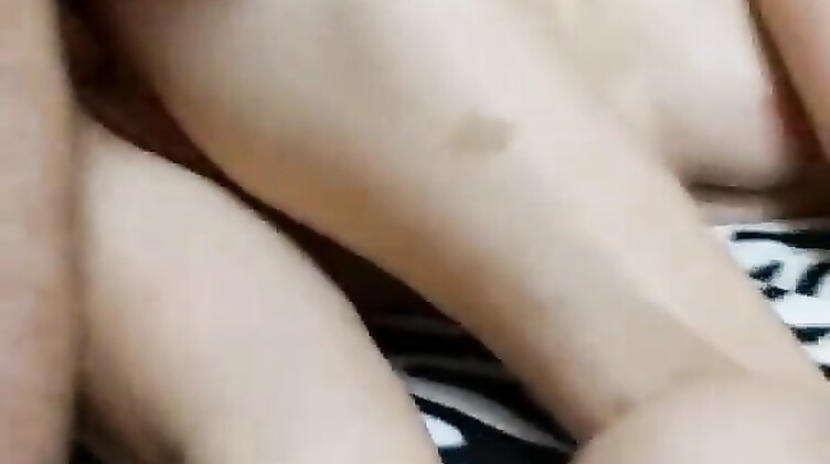 Ужин чмошника: муж куколд вылизывает сперму любовника из пизды жены