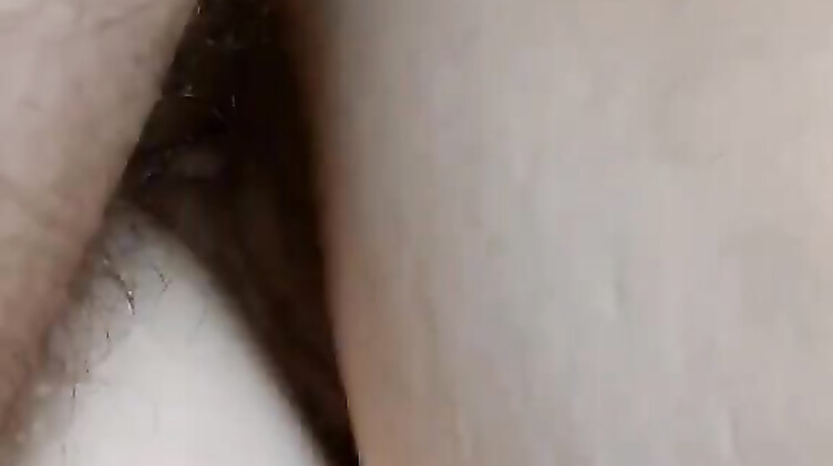 Ужин чмошника: муж куколд вылизывает сперму любовника из пизды жены