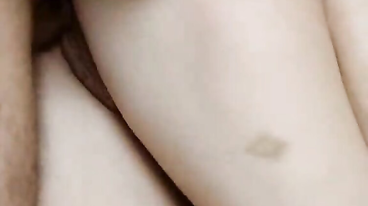 Ужин чмошника: муж куколд вылизывает сперму любовника из пизды жены